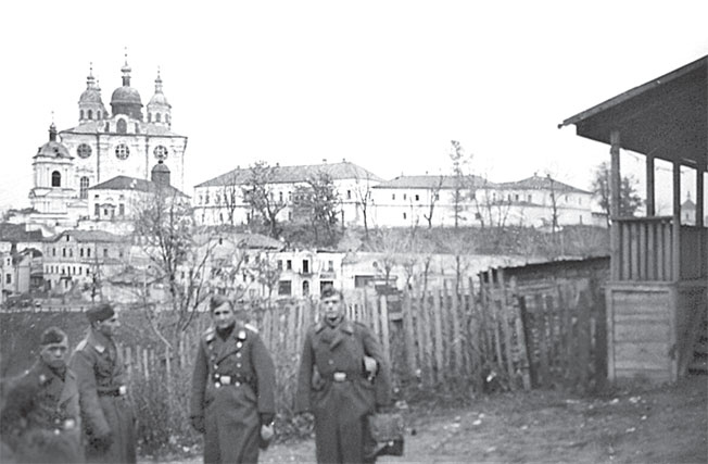 Иллюстрация к книге — Предатели в русской истории. 1000 лет коварства, ренегатства, хитрости, дезертирства, клятвопреступлений и государственных измен… [i_076.jpg]