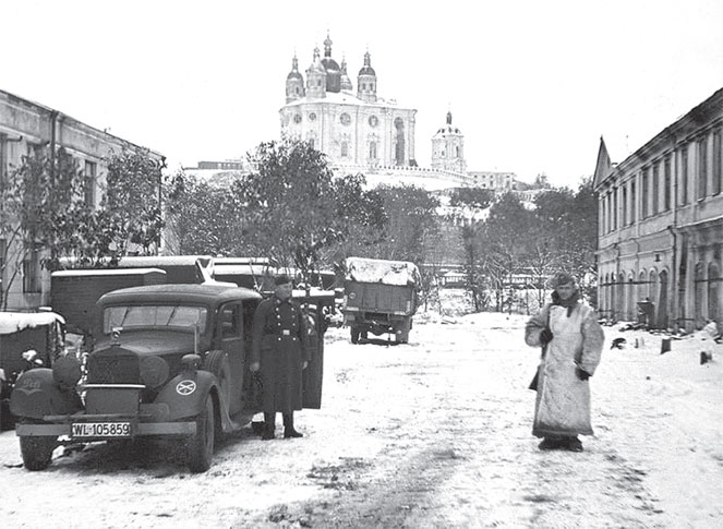 Иллюстрация к книге — Предатели в русской истории. 1000 лет коварства, ренегатства, хитрости, дезертирства, клятвопреступлений и государственных измен… [i_077.jpg]