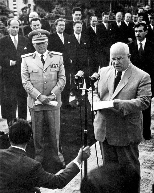 Иллюстрация к книге — Тито и товарищи [i_035.jpg]