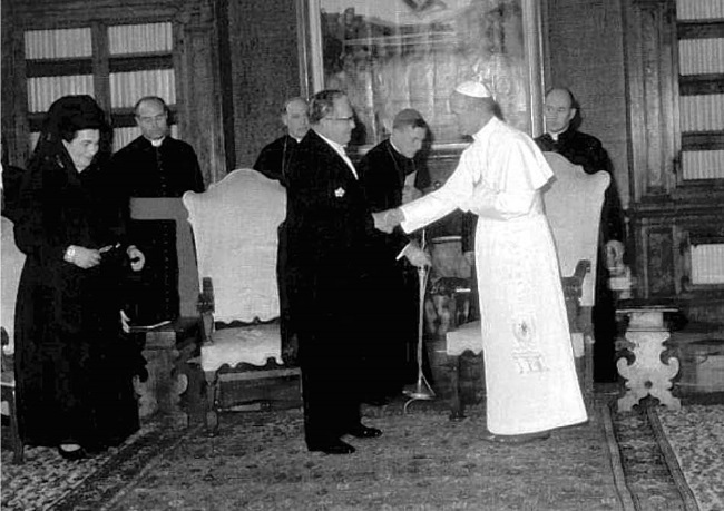 Иллюстрация к книге — Тито и товарищи [i_038.jpg]