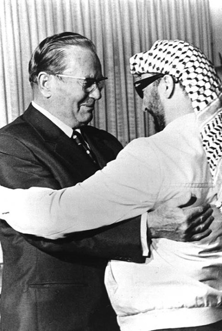 Иллюстрация к книге — Тито и товарищи [i_040.jpg]