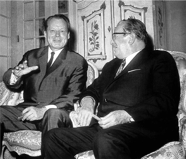 Иллюстрация к книге — Тито и товарищи [i_043.jpg]