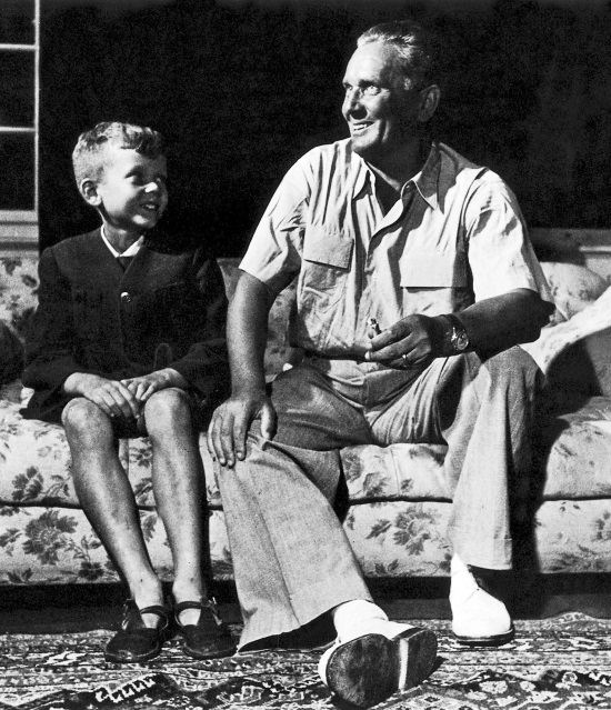 Иллюстрация к книге — Тито и товарищи [i_050.jpg]