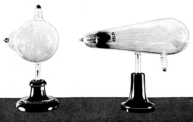 Иллюстрация к книге — Солнечное вещество и другие повести, а также Жизнь и судьба Матвея Бронштейна и Лидии Чуковской (сборник) [i_033.jpg]