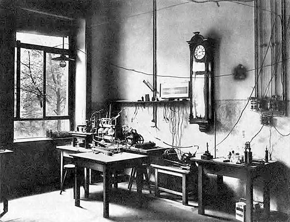 Иллюстрация к книге — Солнечное вещество и другие повести, а также Жизнь и судьба Матвея Бронштейна и Лидии Чуковской (сборник) [i_038.jpg]