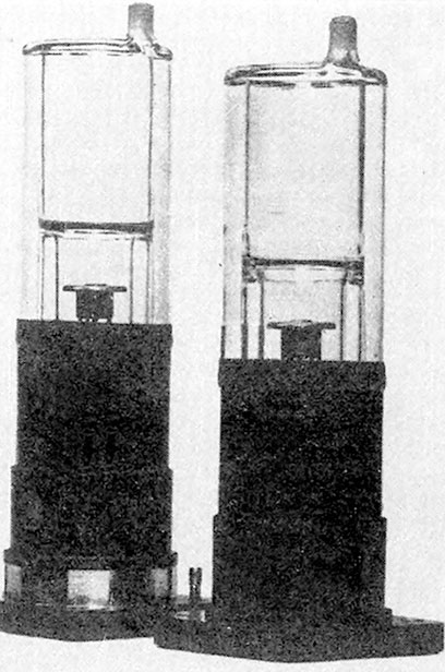 Иллюстрация к книге — Солнечное вещество и другие повести, а также Жизнь и судьба Матвея Бронштейна и Лидии Чуковской (сборник) [i_045.jpg]