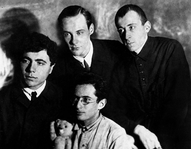 Иллюстрация к книге — Солнечное вещество и другие повести, а также Жизнь и судьба Матвея Бронштейна и Лидии Чуковской (сборник) [i_125.jpg]