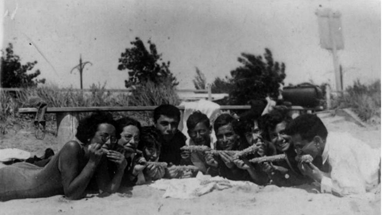 Иллюстрация к книге — Солнечное вещество и другие повести, а также Жизнь и судьба Матвея Бронштейна и Лидии Чуковской (сборник) [i_126.jpg]