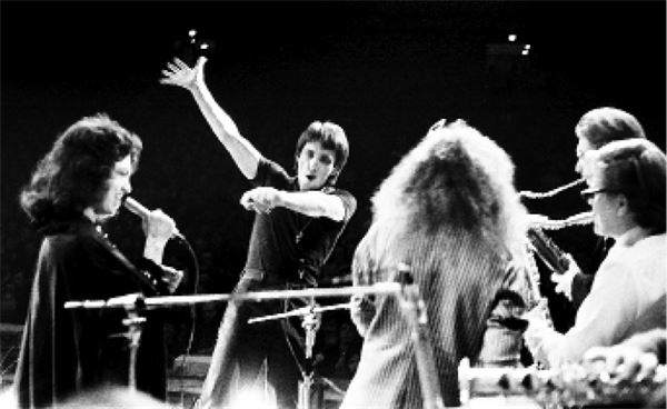 Иллюстрация к книге — Курехин. Шкипер о Капитане [i_023.jpg]