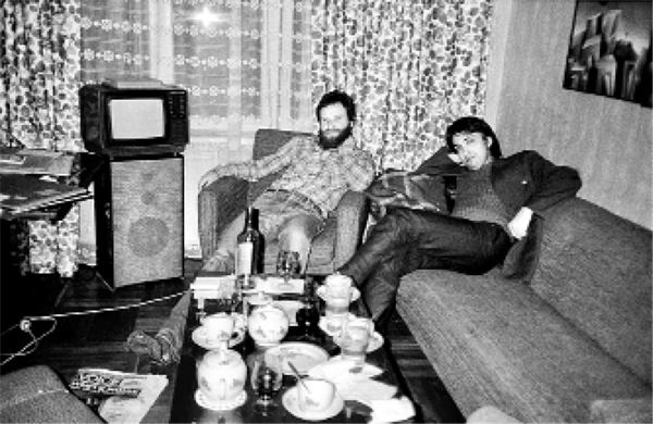 Иллюстрация к книге — Курехин. Шкипер о Капитане [i_032.jpg]