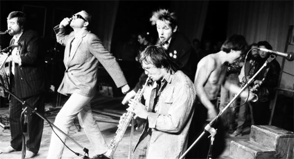 Иллюстрация к книге — Курехин. Шкипер о Капитане [i_044.jpg]