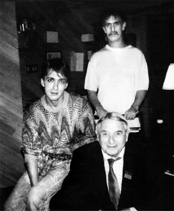 Иллюстрация к книге — Курехин. Шкипер о Капитане [i_052.jpg]