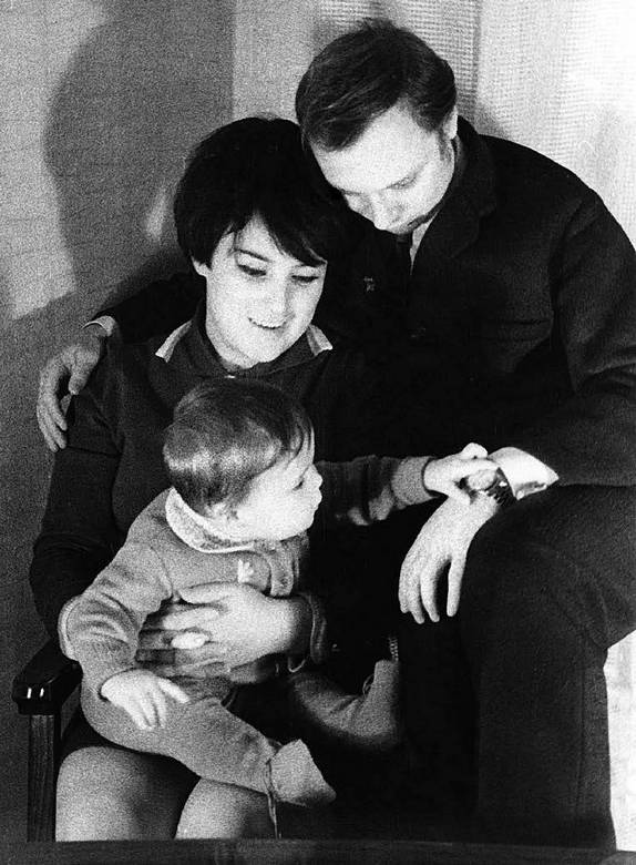 Иллюстрация к книге — Валерий Ободзинский. Цунами советской эстрады [i_037.jpg]