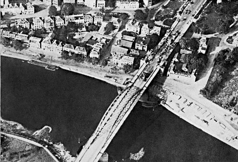 Иллюстрация к книге — Битва за Арнем. Крах операции «Маркет – Гарден», или Последняя победа Гитлера [i_047.jpg]