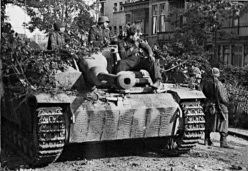 Иллюстрация к книге — Битва за Арнем. Крах операции «Маркет – Гарден», или Последняя победа Гитлера [i_052.jpg]