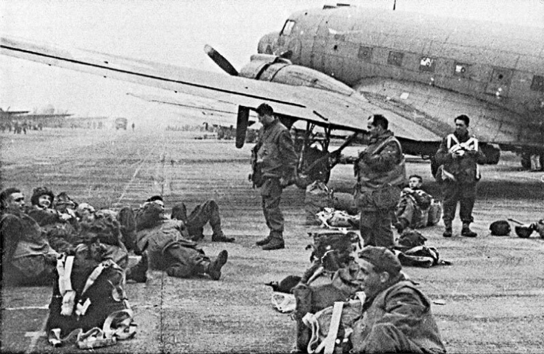 Иллюстрация к книге — Битва за Арнем. Крах операции «Маркет – Гарден», или Последняя победа Гитлера [i_055.jpg]