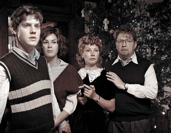 Иллюстрация к книге — Миражи советского. Очерки современного кино [i_022.jpg]