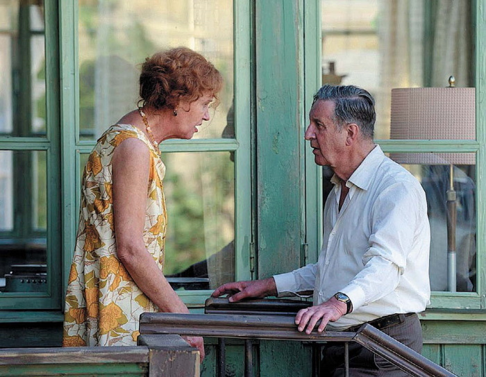 Иллюстрация к книге — Миражи советского. Очерки современного кино [i_038.jpg]