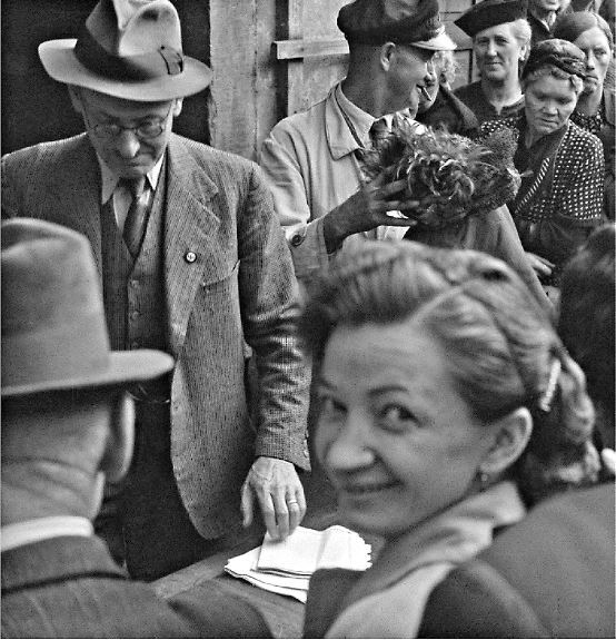 Иллюстрация к книге — Мобилизованная нация. Германия 1939–1945 [i_036.jpg]