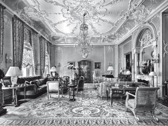 Иллюстрация к книге — Роман Абрамович. Как стать миллиардером [i_032.jpg]