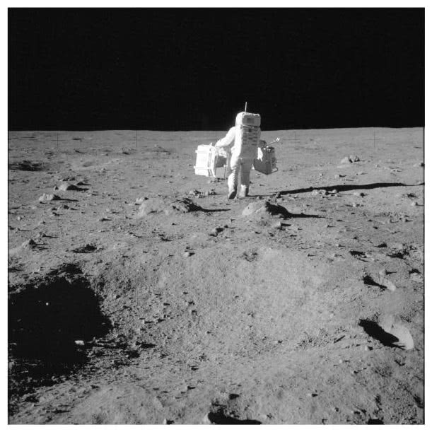 Иллюстрация к книге — Когда у Земли было две Луны. Планеты-каннибалы, ледяные гиганты, грязевые кометы и другие светила ночного неба [i_066.jpg]