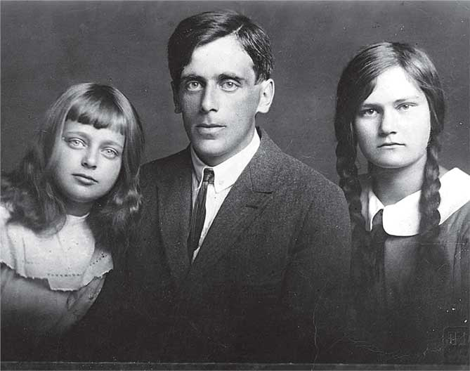 Иллюстрация к книге — Остров на всю жизнь. Воспоминания детства. Олерон во время нацистской оккупации [i_028.jpg]