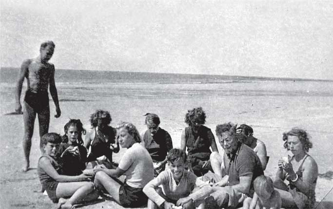 Иллюстрация к книге — Остров на всю жизнь. Воспоминания детства. Олерон во время нацистской оккупации [i_029.jpg]