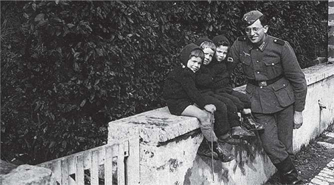 Иллюстрация к книге — Остров на всю жизнь. Воспоминания детства. Олерон во время нацистской оккупации [i_033.jpg]