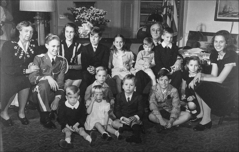 Иллюстрация к книге — Неизвестная жизнь мировых лидеров [i_020.jpg]