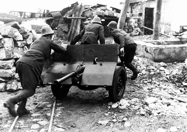 Иллюстрация к книге — Крым под оккупацией [i_008.jpg]