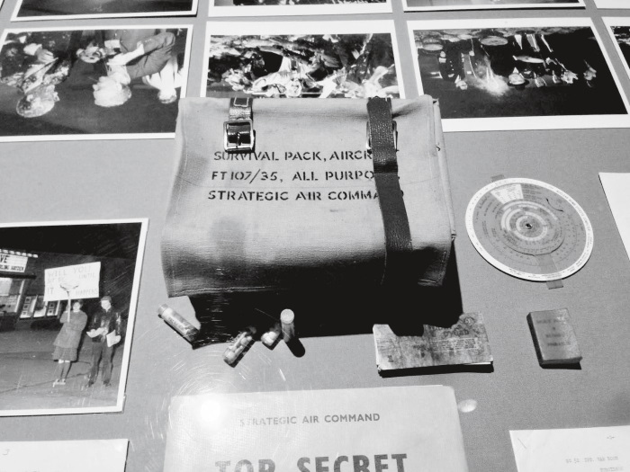 Иллюстрация к книге — Каждый инструмент – молоток. Правила жизни и творчества бессменного ведущего «Разрушителей легенд» [i_004.jpg]