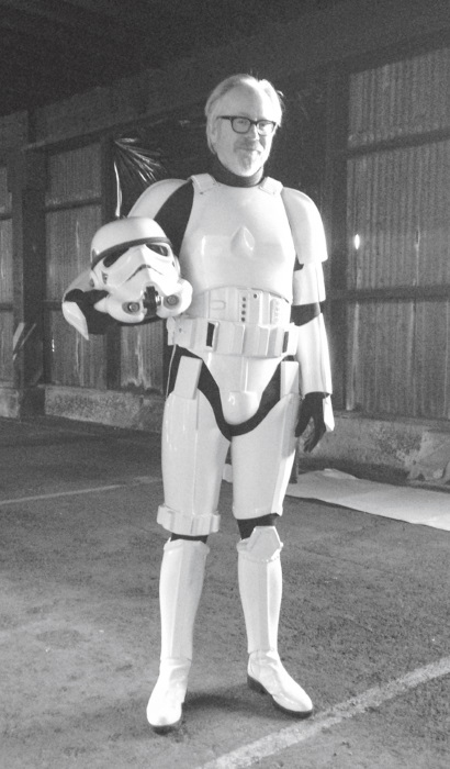 Иллюстрация к книге — Каждый инструмент – молоток. Правила жизни и творчества бессменного ведущего «Разрушителей легенд» [i_029.jpg]