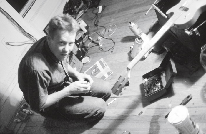 Иллюстрация к книге — Каждый инструмент – молоток. Правила жизни и творчества бессменного ведущего «Разрушителей легенд» [i_059.jpg]