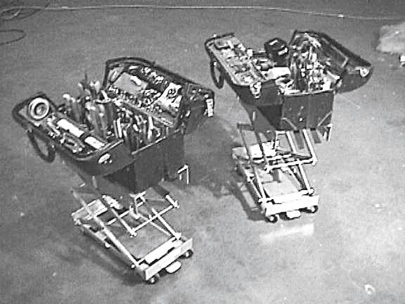 Иллюстрация к книге — Каждый инструмент – молоток. Правила жизни и творчества бессменного ведущего «Разрушителей легенд» [i_078.jpg]