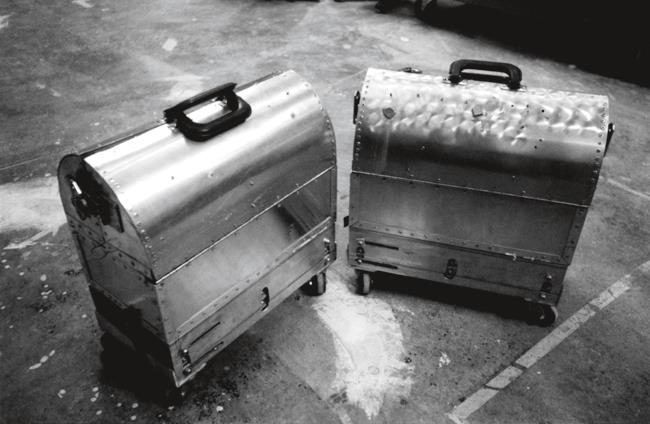 Иллюстрация к книге — Каждый инструмент – молоток. Правила жизни и творчества бессменного ведущего «Разрушителей легенд» [i_079.jpg]