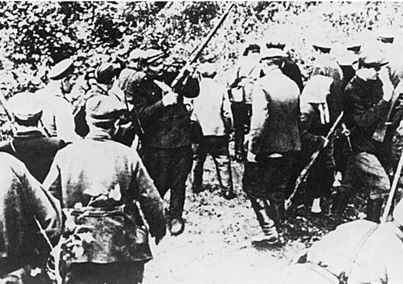 Иллюстрация к книге — Война в немецком тылу. Оккупационные власти против советских партизан. 1941—1944 [i_021.jpg]