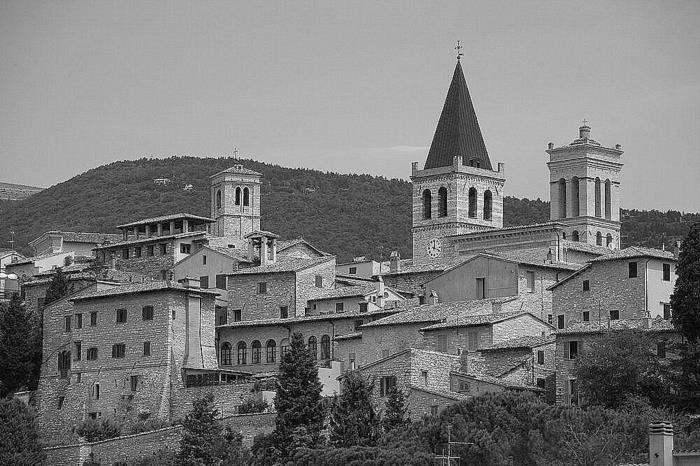 Иллюстрация к книге — Умбрия – зеленое сердце Италии. Тайна старого аббатства и печенье святого Франциска [i_012.jpg]