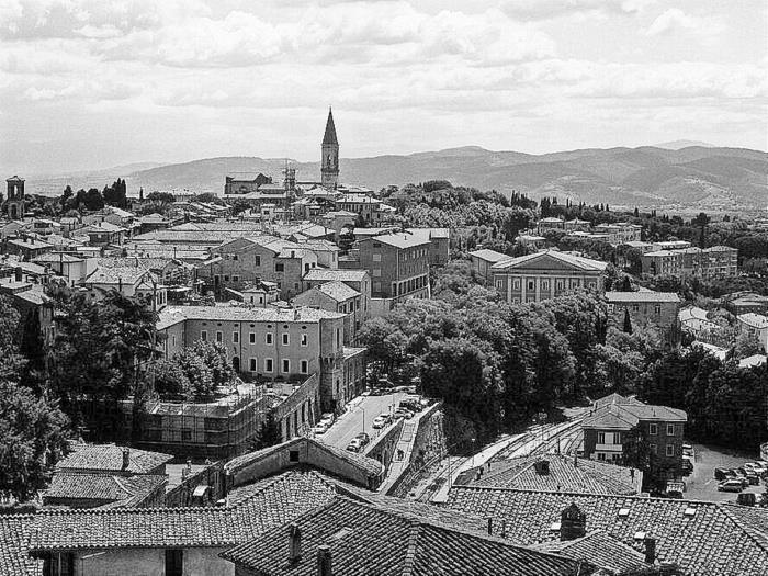 Иллюстрация к книге — Умбрия – зеленое сердце Италии. Тайна старого аббатства и печенье святого Франциска [i_014.jpg]