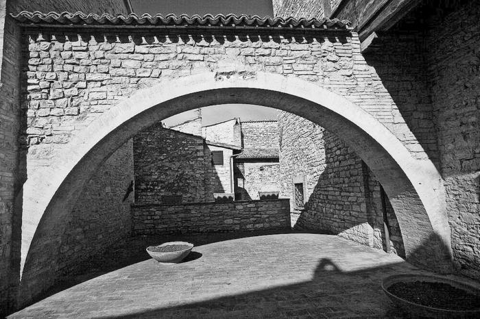 Иллюстрация к книге — Умбрия – зеленое сердце Италии. Тайна старого аббатства и печенье святого Франциска [i_027.jpg]