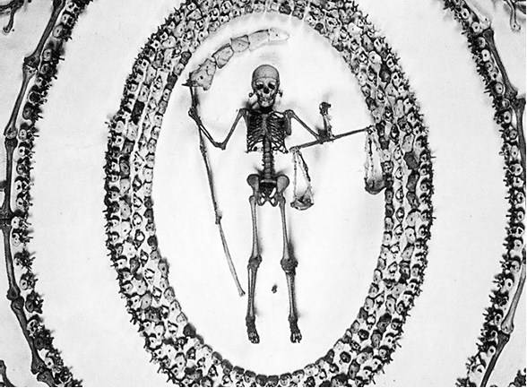 Иллюстрация к книге — Музеи смерти. Парижские и московские кладбища [i_002.jpg]