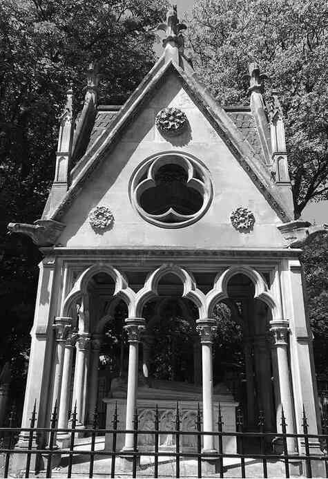 Иллюстрация к книге — Музеи смерти. Парижские и московские кладбища [i_007.jpg]