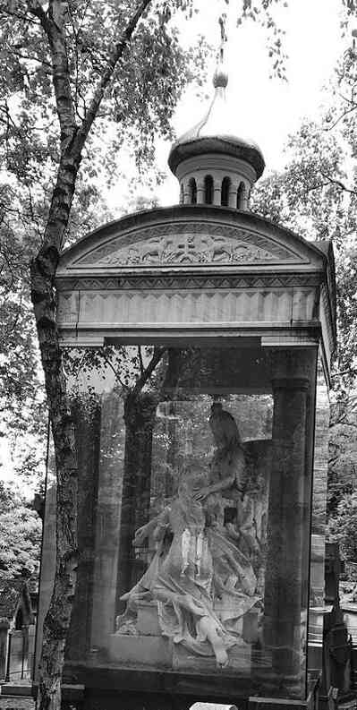 Иллюстрация к книге — Музеи смерти. Парижские и московские кладбища [i_012.jpg]