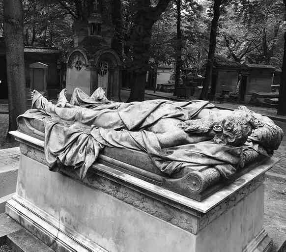 Иллюстрация к книге — Музеи смерти. Парижские и московские кладбища [i_022.jpg]