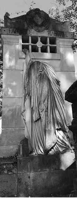 Иллюстрация к книге — Музеи смерти. Парижские и московские кладбища [i_028.jpg]