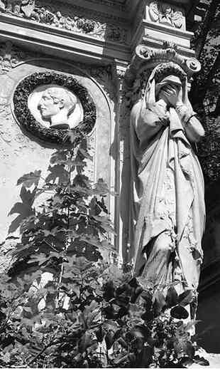 Иллюстрация к книге — Музеи смерти. Парижские и московские кладбища [i_029.jpg]