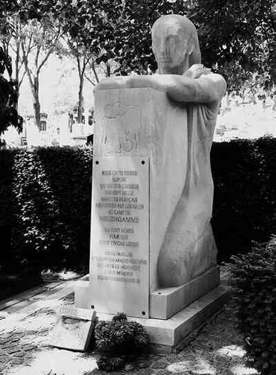 Иллюстрация к книге — Музеи смерти. Парижские и московские кладбища [i_036.jpg]