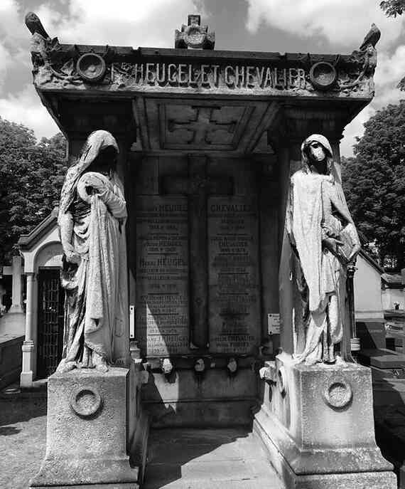 Иллюстрация к книге — Музеи смерти. Парижские и московские кладбища [i_087.jpg]