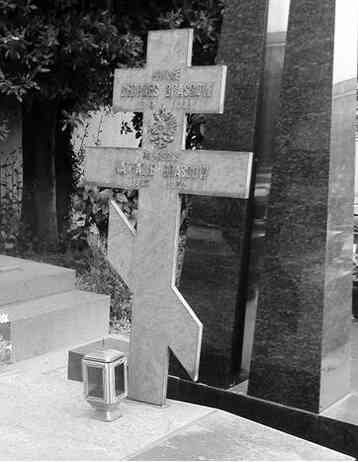 Иллюстрация к книге — Музеи смерти. Парижские и московские кладбища [i_093.jpg]