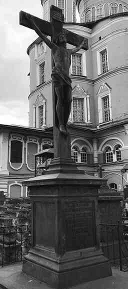 Иллюстрация к книге — Музеи смерти. Парижские и московские кладбища [i_106.jpg]