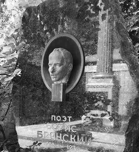 Иллюстрация к книге — Музеи смерти. Парижские и московские кладбища [i_123.jpg]